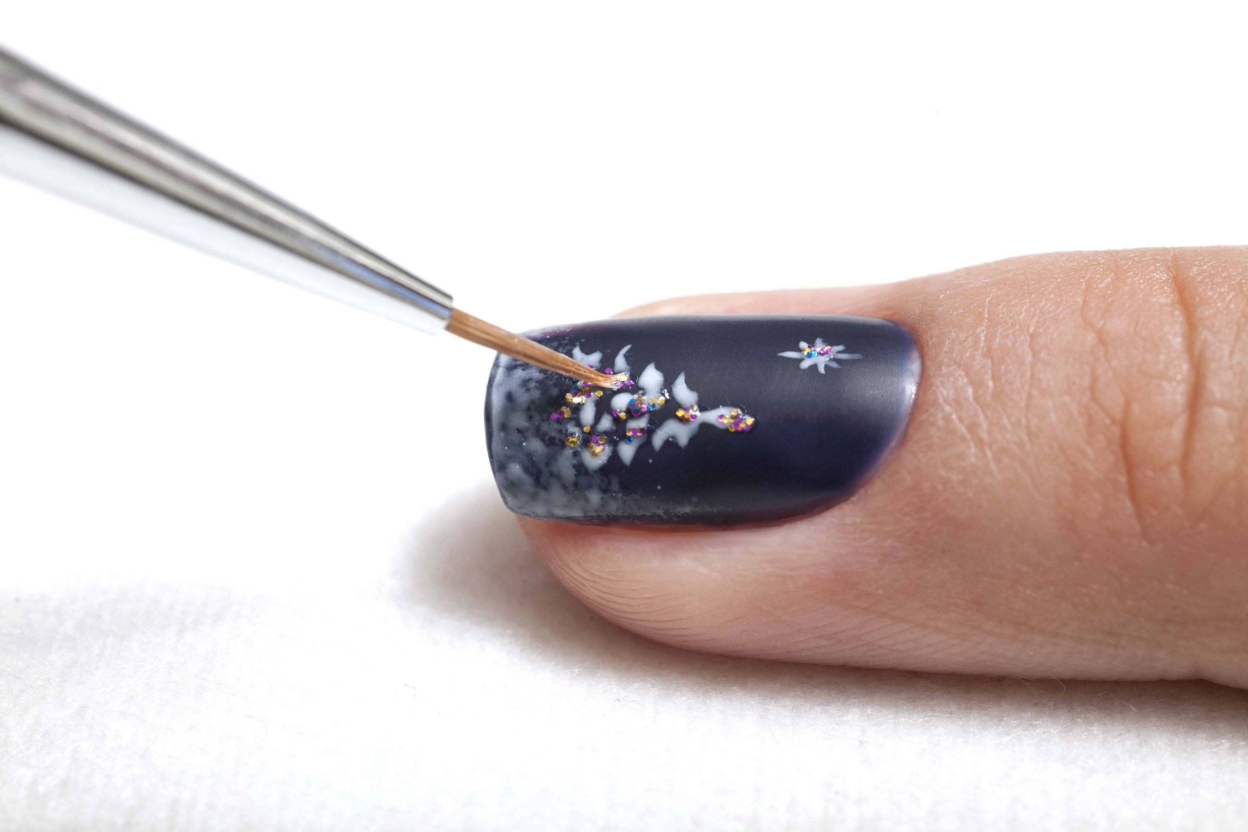 ¿Puedes usar pintura acrílica en las uñas?