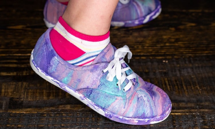 ¿Se pueden pintar zapatos con pintura acrílica?